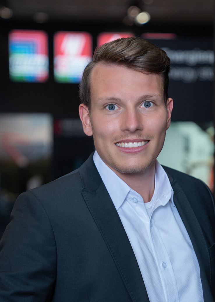 Tobias Kratz, Business Owner Rapid Design With the new 3D graphics engine, entire sections of a control cabinet can be displayed or hidden, and individual components can even be highlighted in the visualisation.